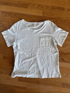 Madewell Off-white Crewneck Tee with front chest pocket
